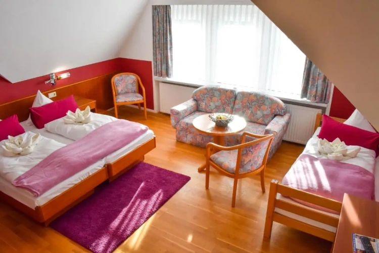 Standard Triple room