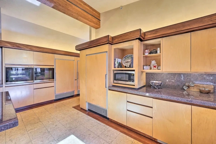 4 Bedrooms Cottage with balcony