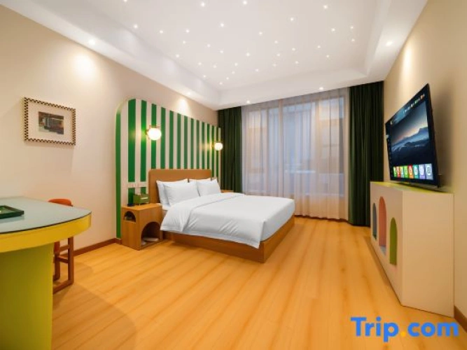 Standard Double room with city view