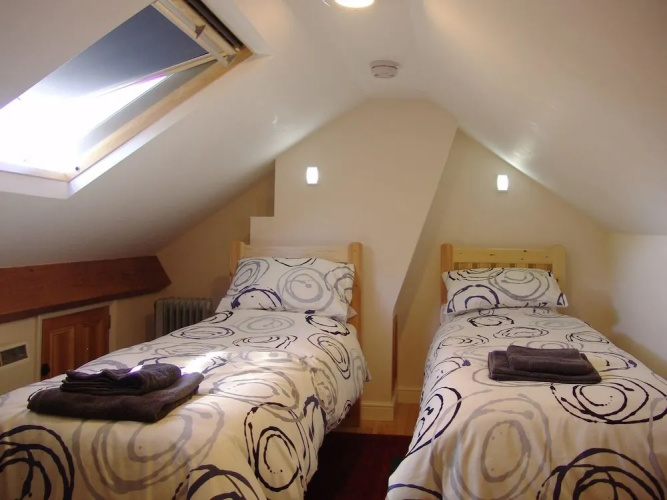 1 The Cottages