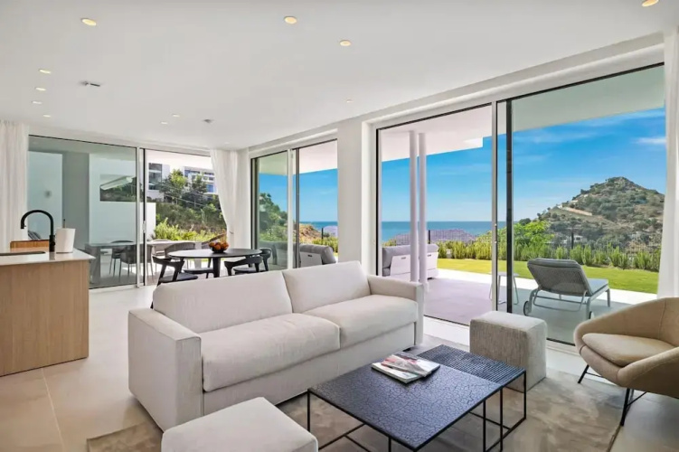 Hillside Flat With Pool in Palo Alto - Ref M49