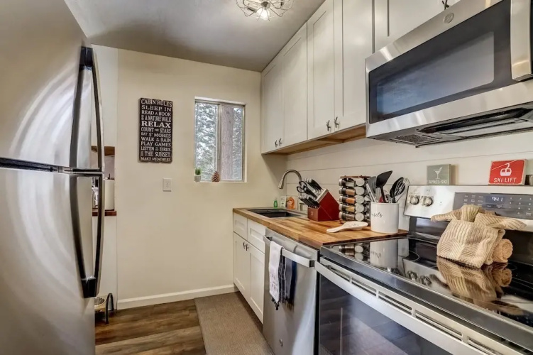 Whispering Pines Cabin - Family and pet Friendly Abode