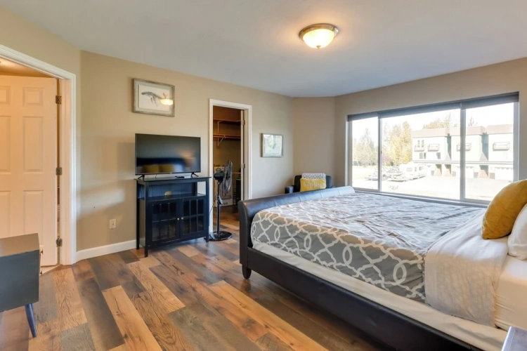 3 Bedrooms Apartment