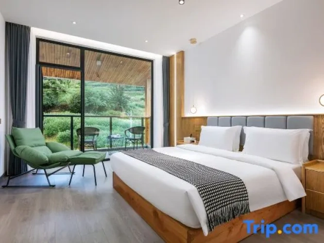 Luxury Family Suite with balcony and with mountain view