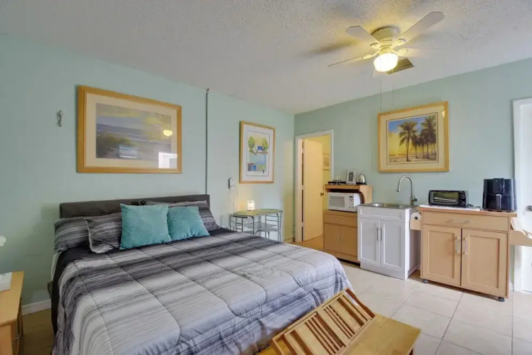 Convenient Sarasota Studio w/ Lush Backyard!