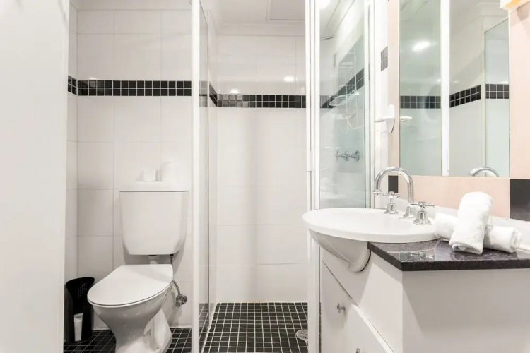 Green Views & Great Location: Inner-city 1-bed