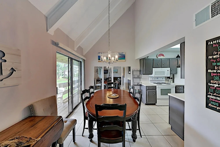 542nd98c 2 Bedroom Condo
