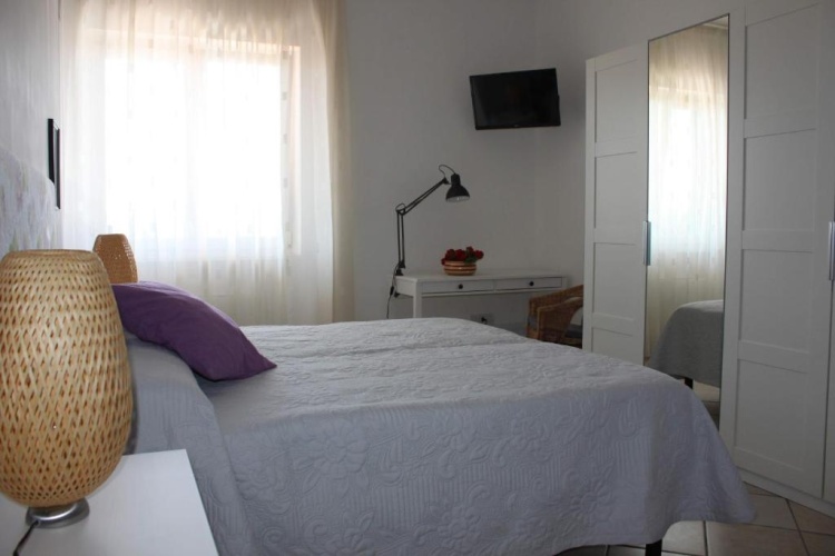 Standard Triple room with garden view