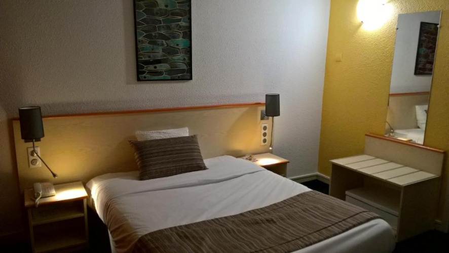 Standard Triple room