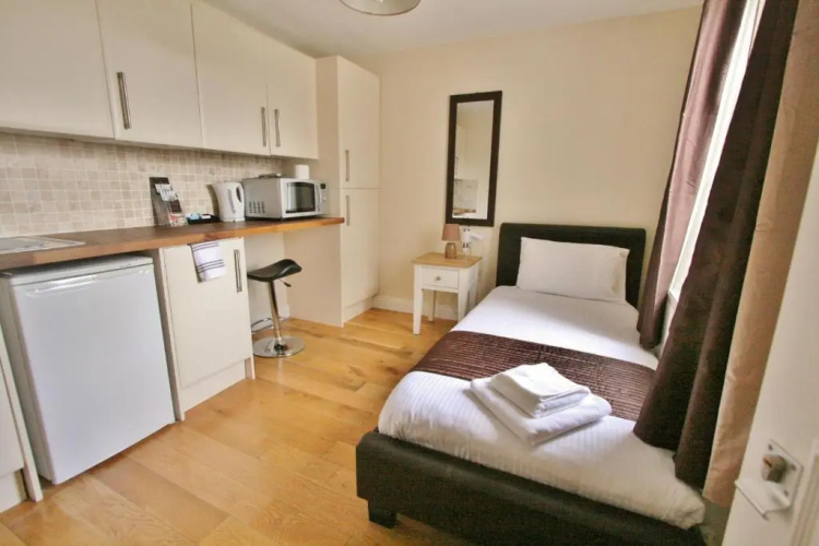 Central Studios Gloucester Road by Rooms Booked - Free Parking