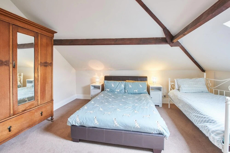 Host Stay Daisy Cottage