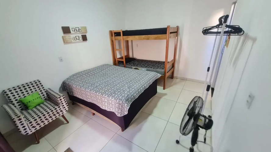 Casa c/ quartos separados + churrasqueira ampla.