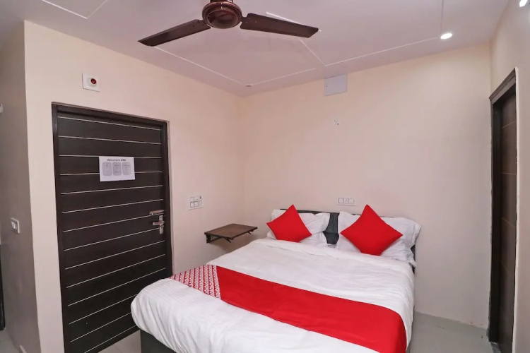 Jaypee Studios by OYO Rooms