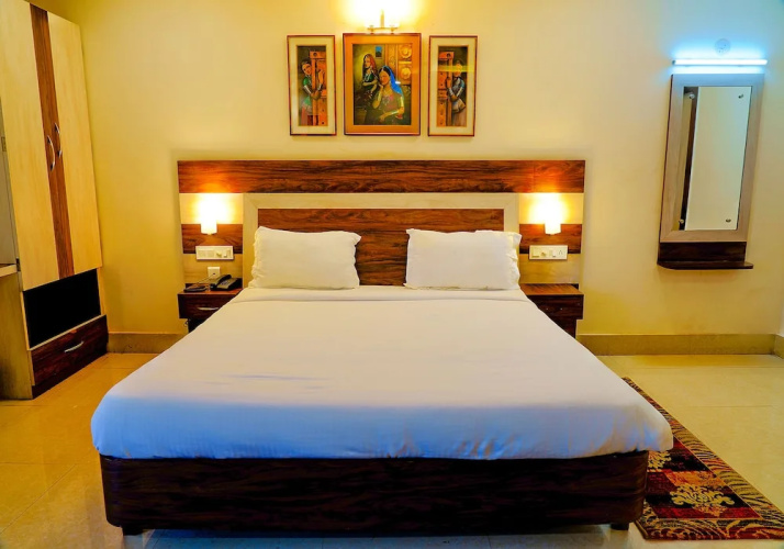 Fabhotel Kanchan Plaza
