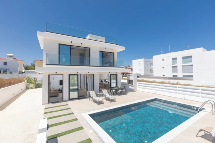 3 Bedrooms Villa