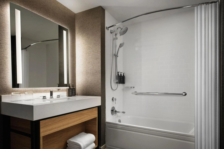 Sheraton Erie Bayfront Hotel photo 11