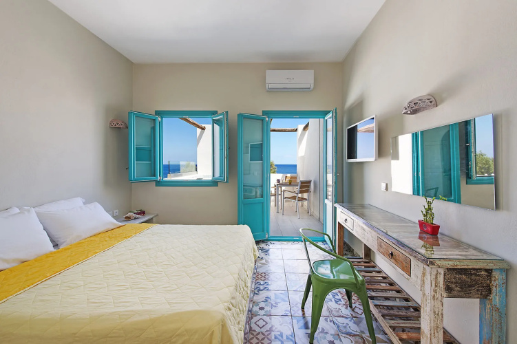 Nissia Beach Apartments and Suites