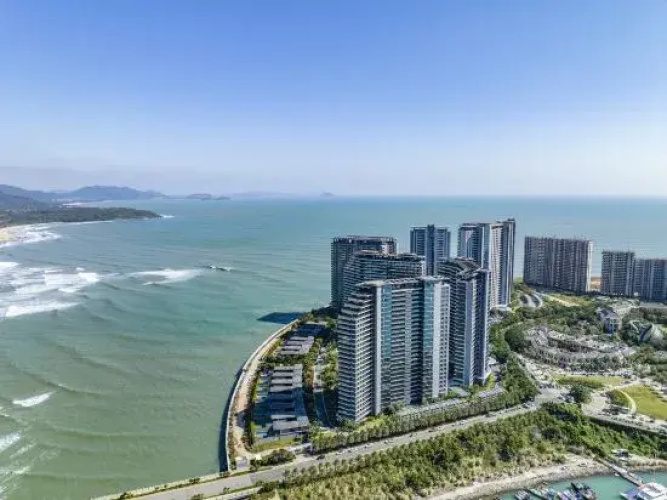 Liwo Surfing Seaview Hotel