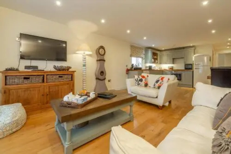 1 Sandy Lane