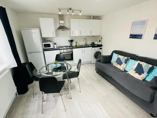 2 Bedrooms Apartment