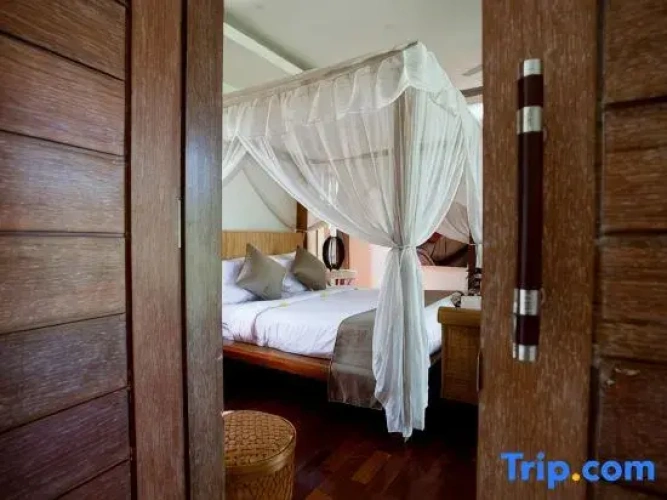 4 Bedrooms Villa