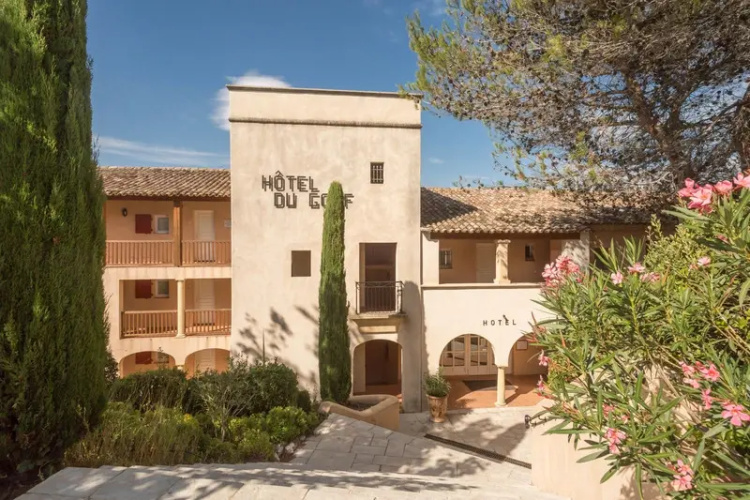 Pierre & Vacances Hotel Du Golf De Pont Royal En Provence