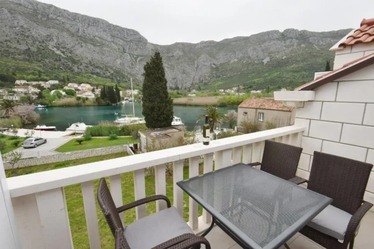 1 Bedroom Duplex Apartment with balcony