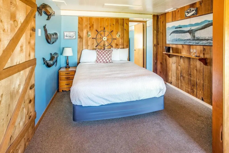Moolack Shores Inn