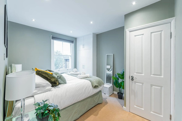 Stylish Shepherds Bush Flat