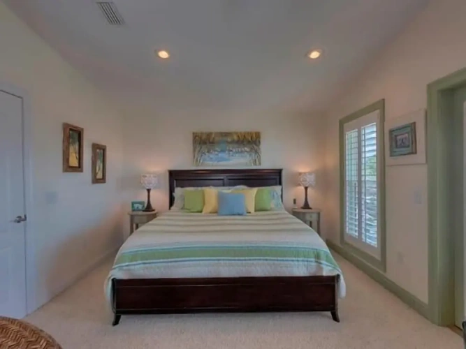 4 Bedrooms Apartment