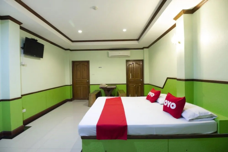 OYO 75334 Train Hotel