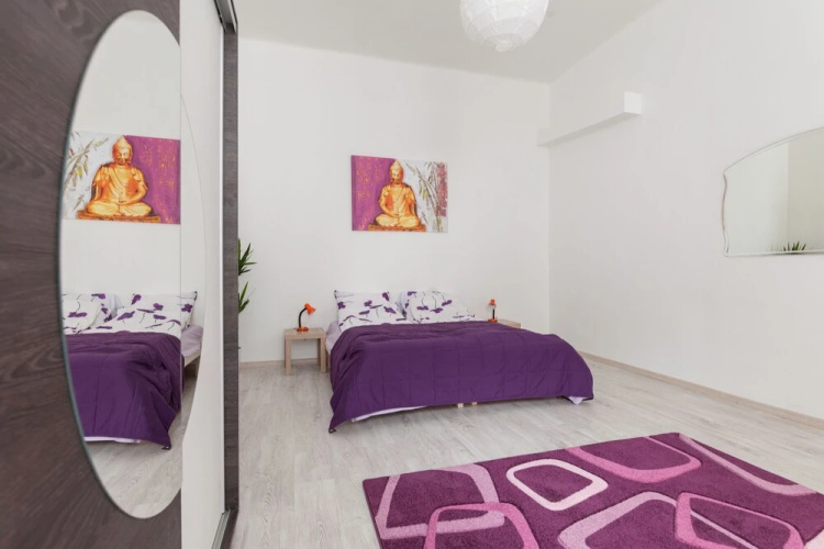 Elisabeth Room Purple