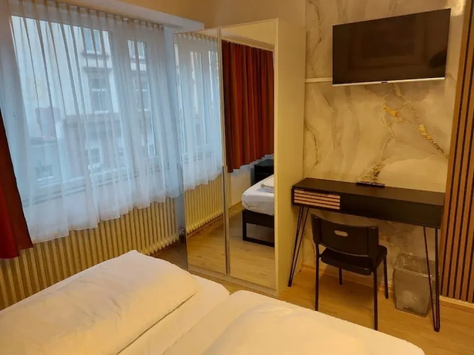 Standard Triple room with city view