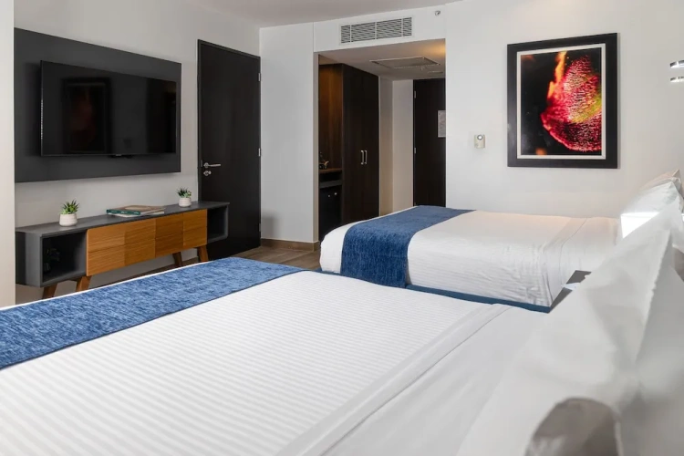 Business Quadruple room with city view
