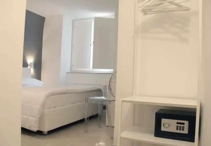 LAMIA Room Rentals