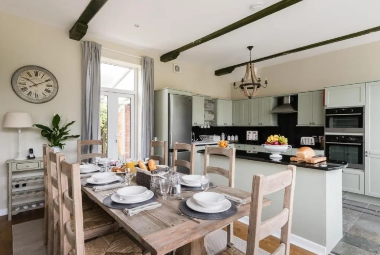 4 Bedrooms Cottage