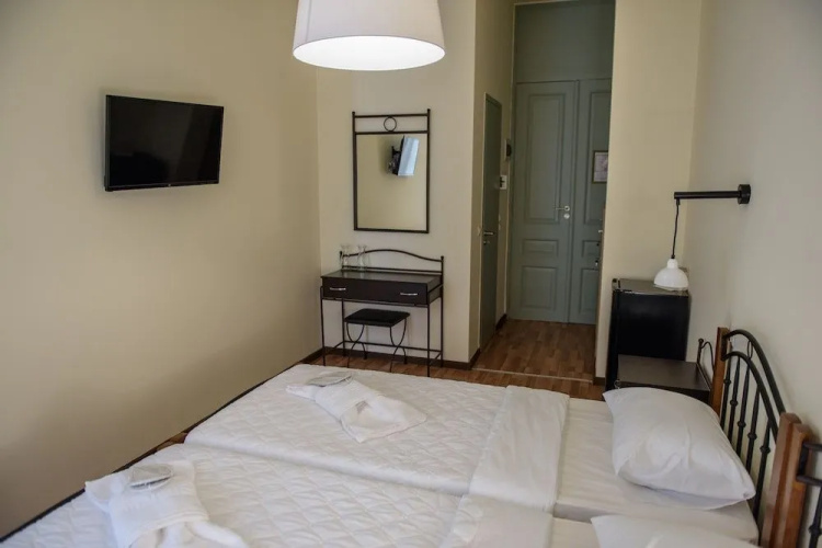 Athinas Street Inn