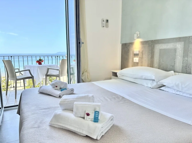 Superior Double room with sea view