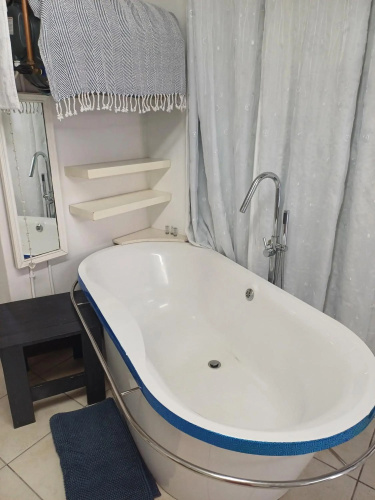 Santini Lace Self Catering Unit