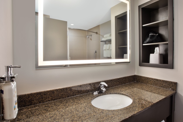Holiday Inn Express & Suites Kingston Central photo 11