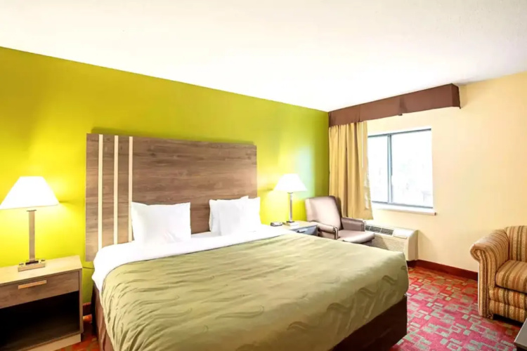 Norwood Inn & Suites Milwaukee photo 6