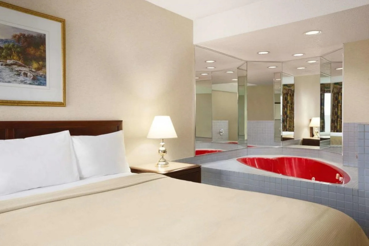 Fairfield by Marriott Niagara Falls, Canada