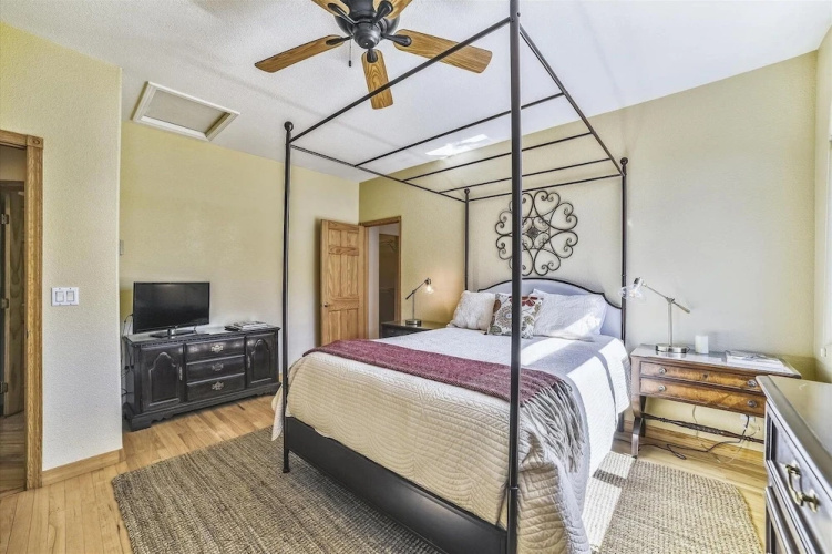 Larson Lane 217 - 4 Br Home