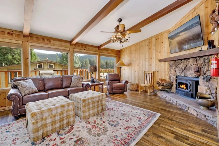 Standard room with balcony and with mountain view