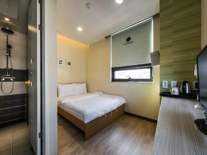 Bound Hostel