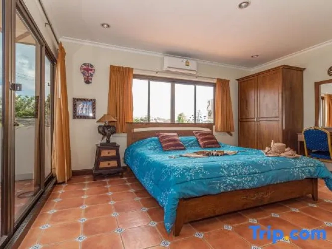 4 Bedrooms Luxury Villa