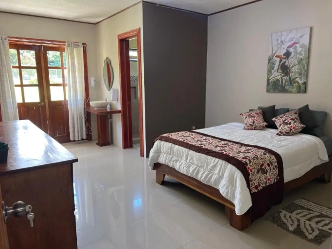 4 Bedrooms Cottage