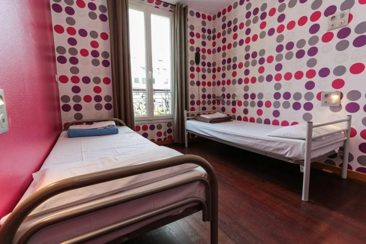 Oops Design Hostel