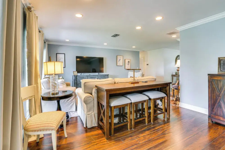 Naples Home Near 5th Ave South, Beaches & Zoo