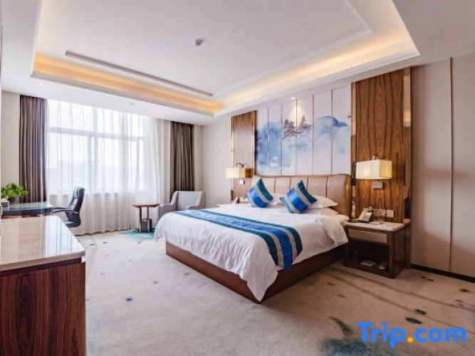 Deluxe Suite